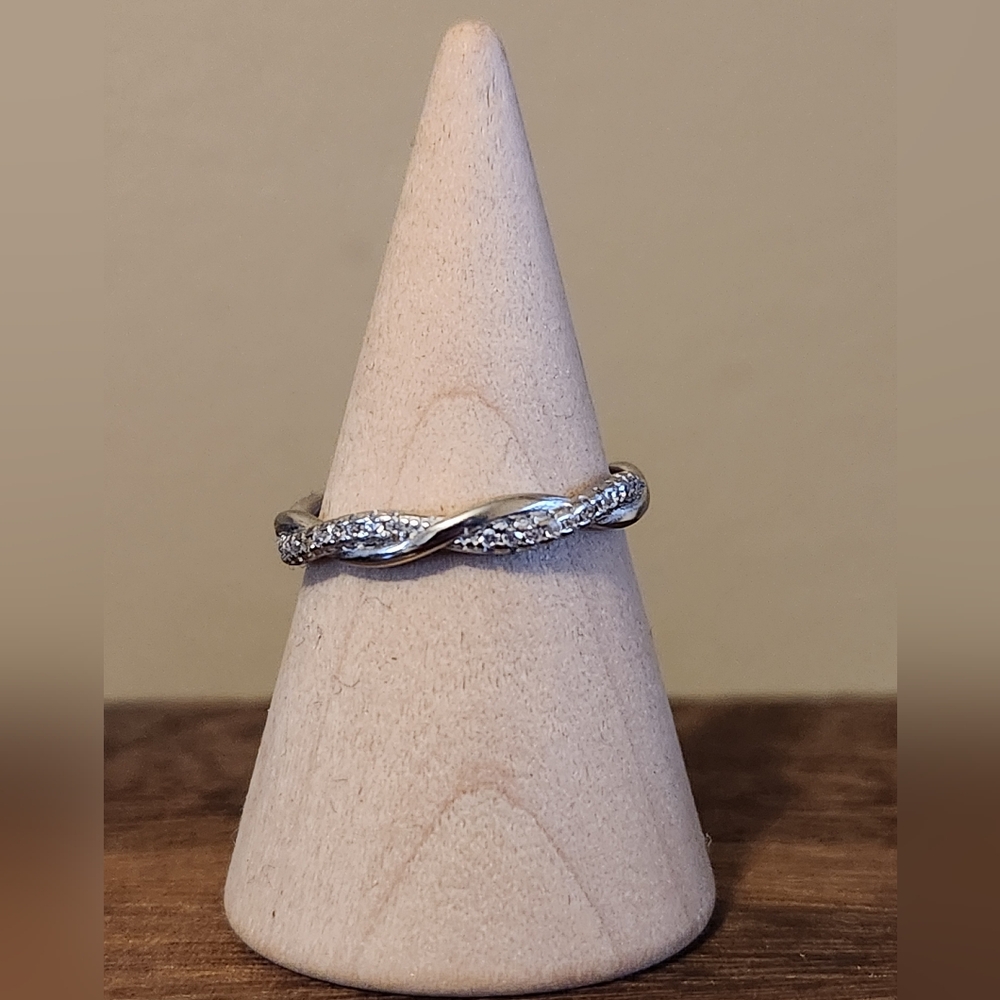 STERLING SILVER RING, Sz6